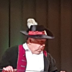 Heimatspieler in Kostüm