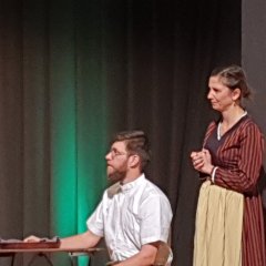 Heimatspieler in Kostüm