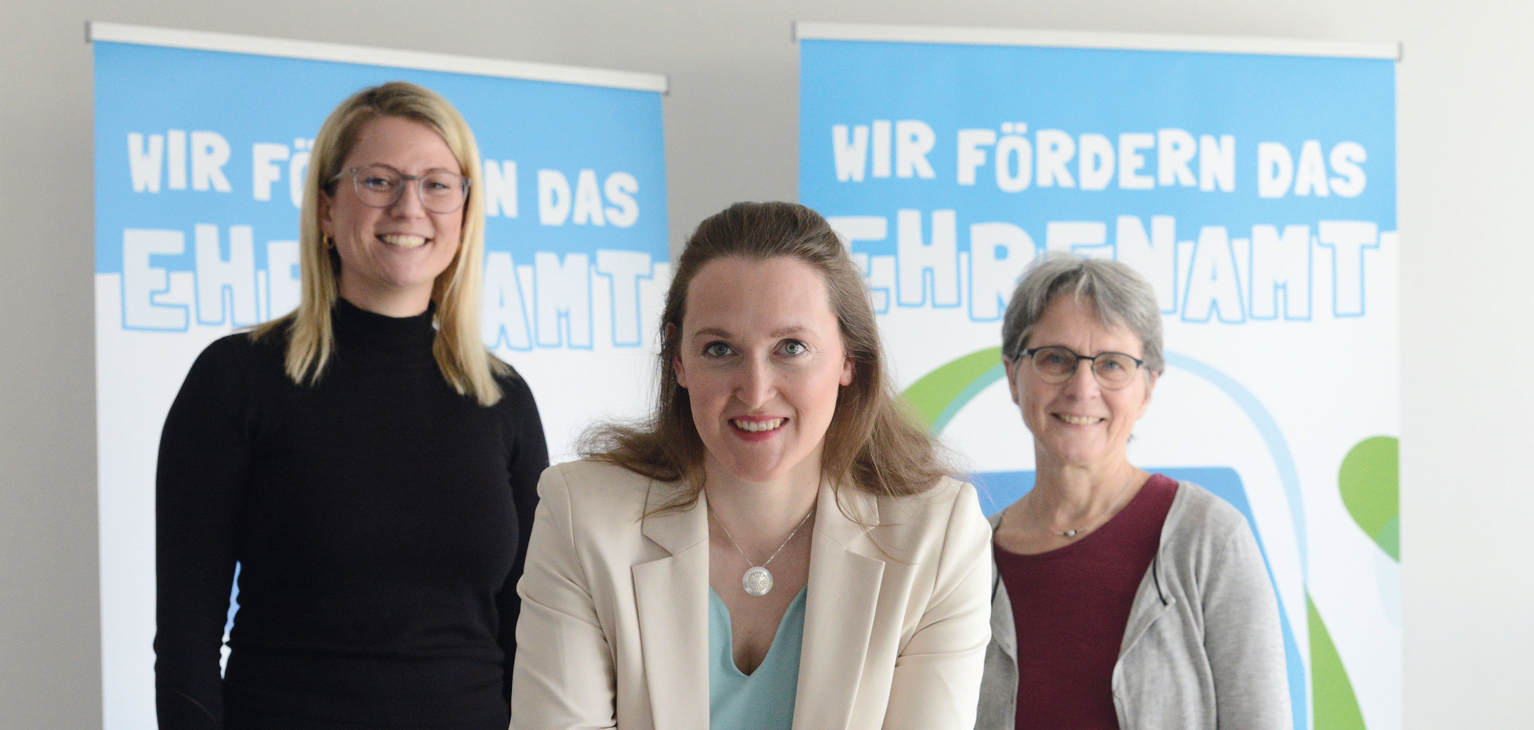 Landrätin Nicole Rathgeber, Karina Glahn und Kathrin Beyer
